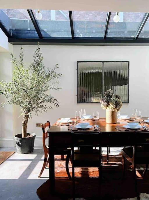 Luxury City Centre Townhouse - Sleeps 6 Chester Kültér fotó