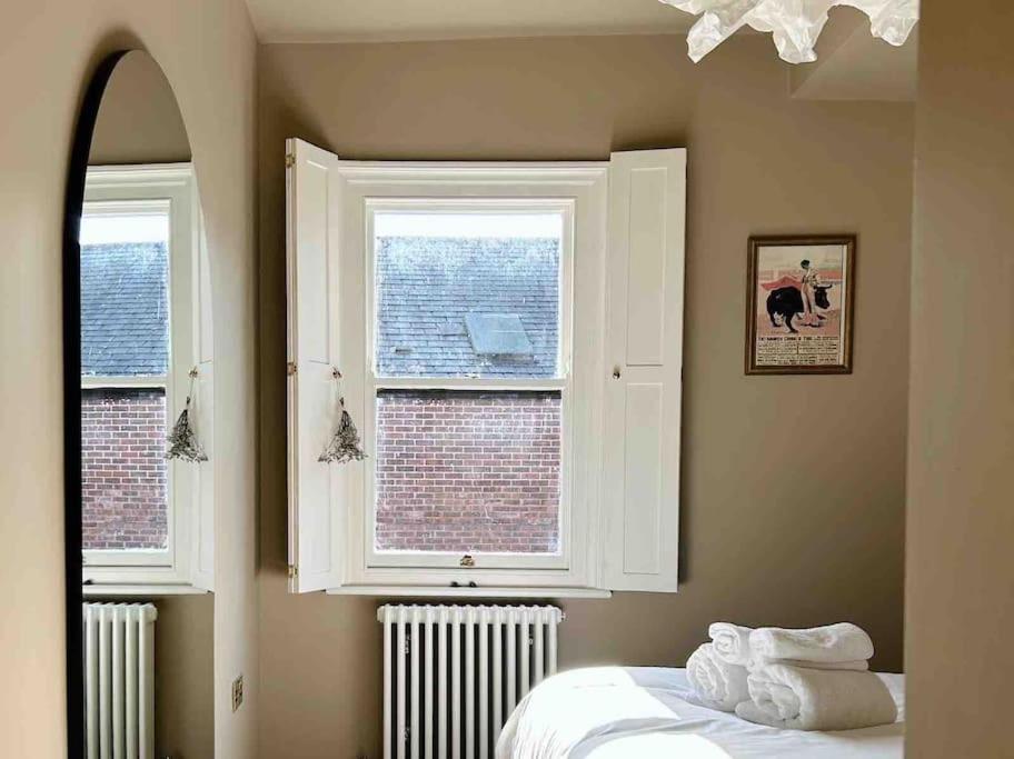 Luxury City Centre Townhouse - Sleeps 6 Chester Kültér fotó