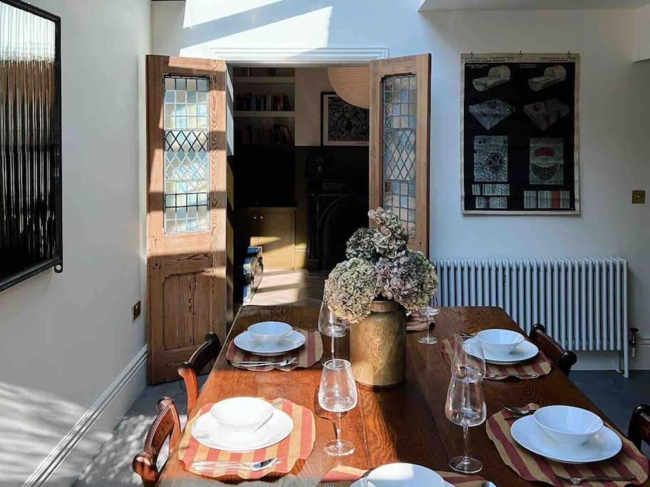Luxury City Centre Townhouse - Sleeps 6 Chester Kültér fotó
