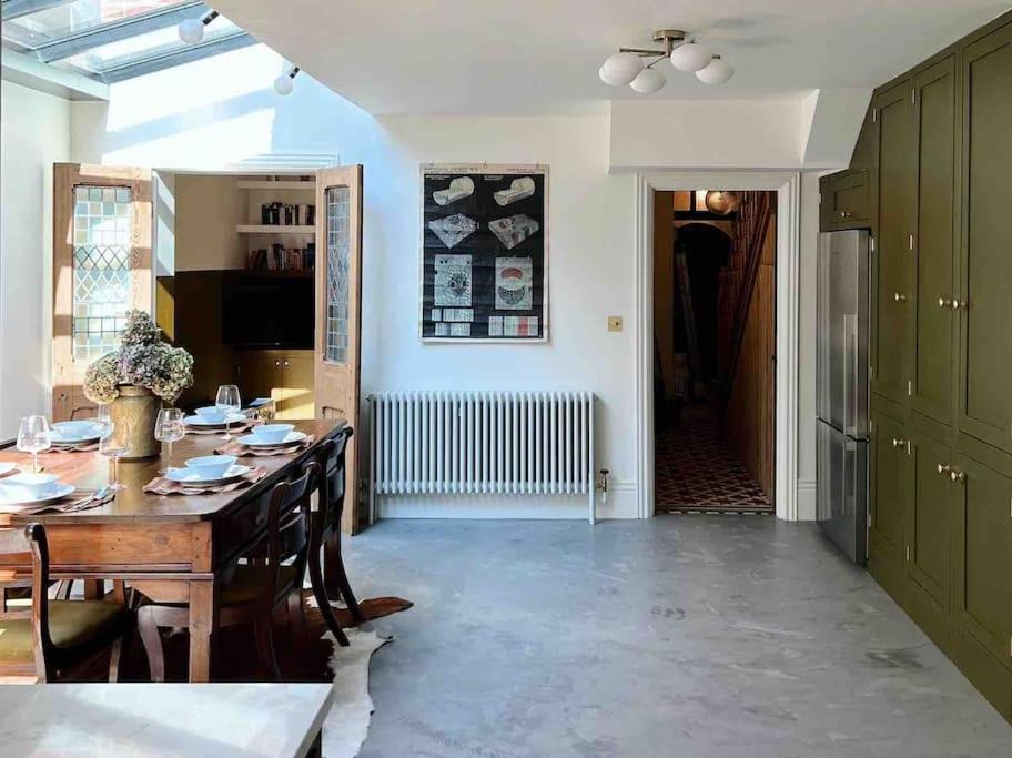 Luxury City Centre Townhouse - Sleeps 6 Chester Kültér fotó