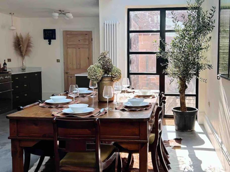Luxury City Centre Townhouse - Sleeps 6 Chester Kültér fotó